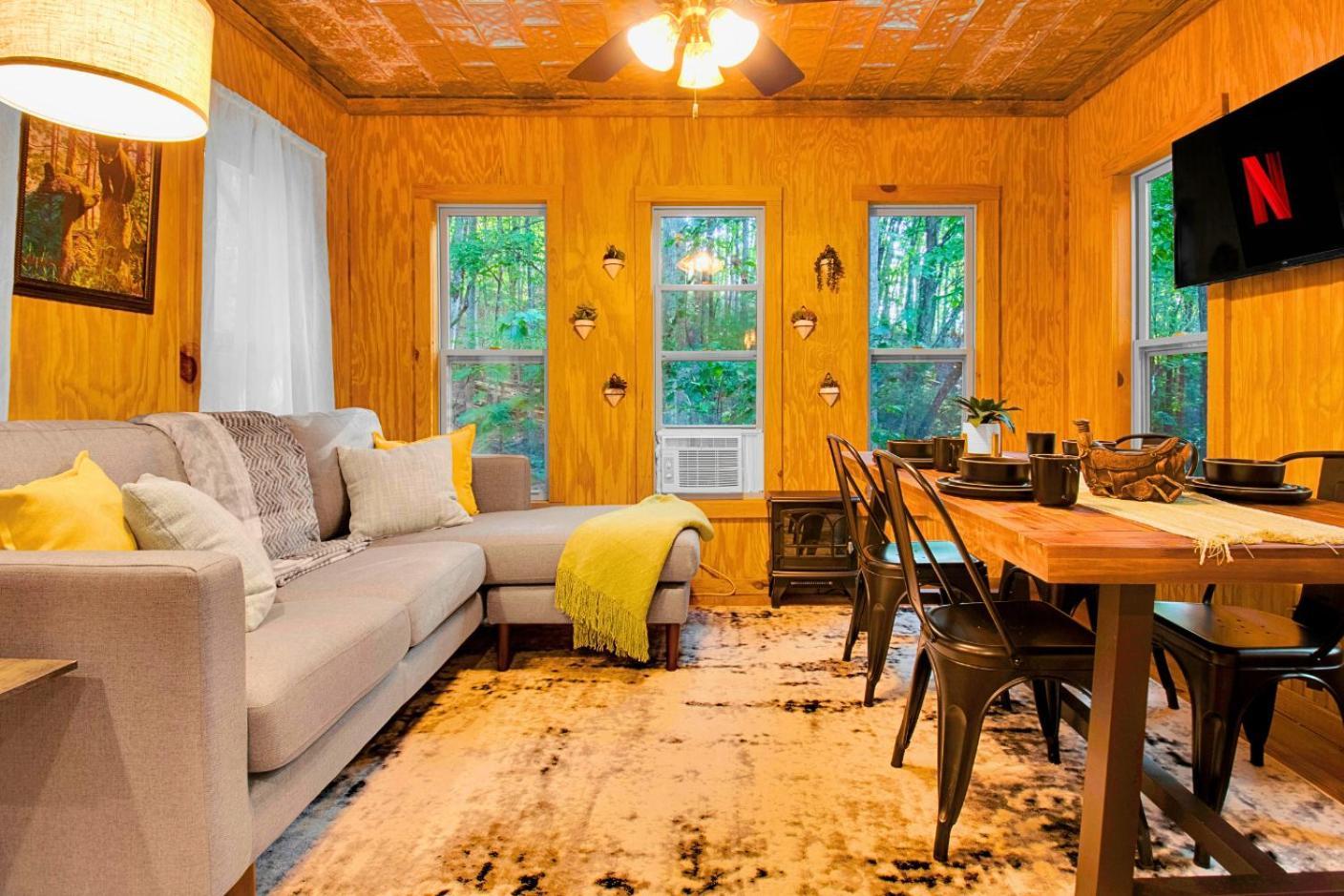 Meadow Retreat - Hot Tub, Fire Pit & Games * Morganton