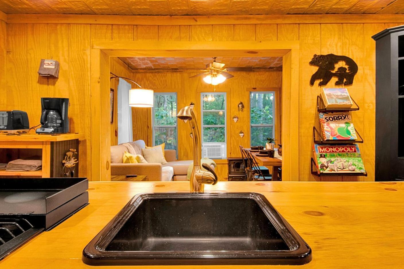 Meadow Retreat - Hot Tub, Fire Pit & Games *